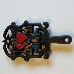 Wilton Cast Iron Metal Footed Trivet w/Hearts Lovebirds